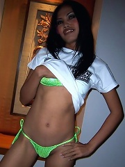 Pretty Thai girl shows off fantastic body in green bikini