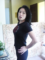 Asian amat sharing photos of her sucking